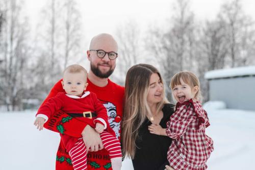 Linus and linnea christmas photo